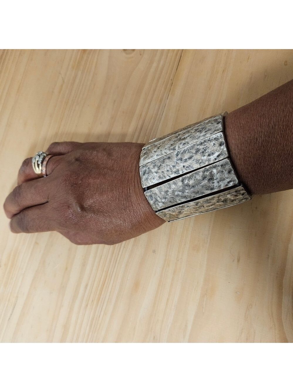 Brutalist Hammered Silver-tone Slat Metal Stretch Bracelet